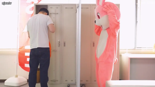 全身 · 站立 · 剧情 · 更衣室 · 储物柜 · 玩偶服 · 换衣服