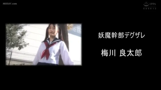 角色扮演 · 站姿 · 平静 · 摆拍 · 半身特写 · 水手服 · 影棚 · 头饰