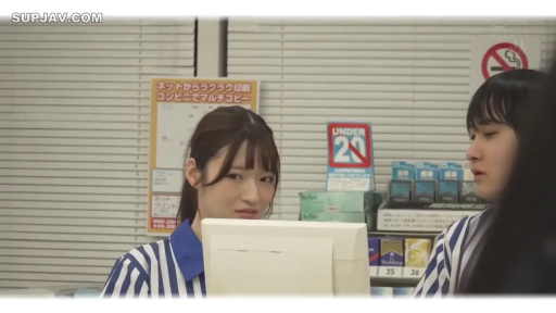 中景 · 站姿 · 自然 · 对视 · 便利店 · 便利店制服 · 收银机 · 女店员