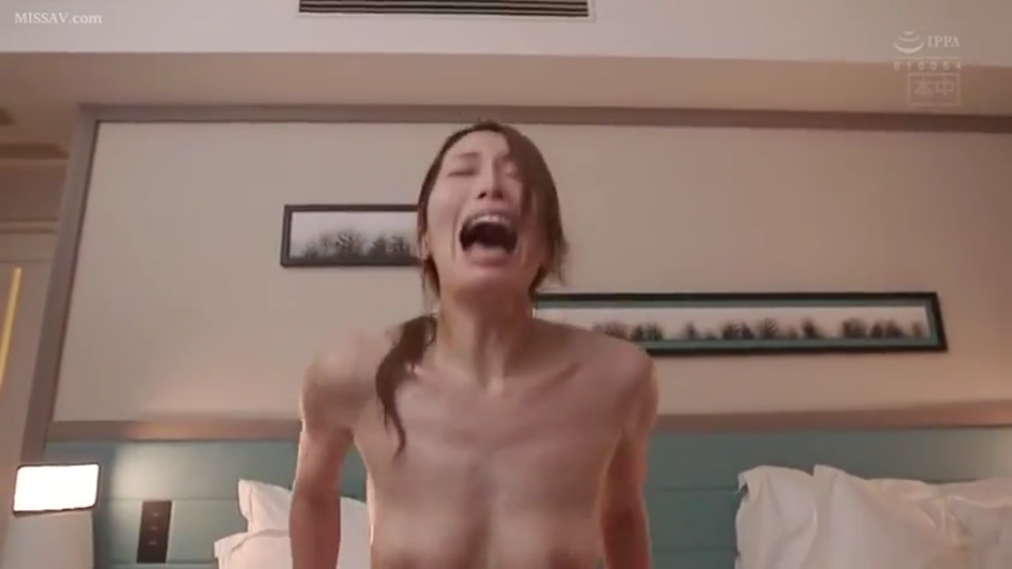 全裸 · 酒店房间 · 上半身 · 跨坐