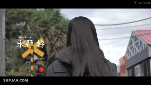 户外街道 · 灰色外套