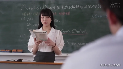 教室 · 集中 · 站立 · 中景 · 灰色のショートスカート · 书本 · 教师 · 讲课