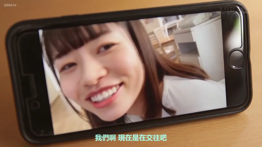 自然 · 面部特写 · 白色上衣 · 厨房 · 手机 · 侧头 · 画中画 · 视频通话