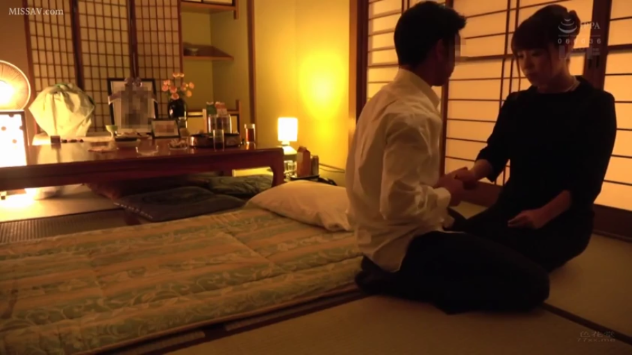 教室 · 站立 · 中景 · 职业装 · 黑板 · 挑逗 · 惊讶 · 师生角色扮演