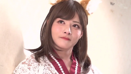 室内 · 面部特写 · 温柔 · Cosplay · 静态摆拍 · 狐狸耳饰 · 侧头仰视 · 狐狸发箍