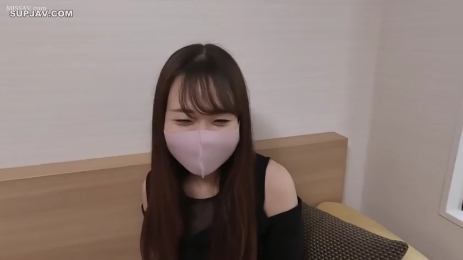 脸部 · 和室 · 跪姿 · 学生制服 · 水手服 · 疑惑 · 张望