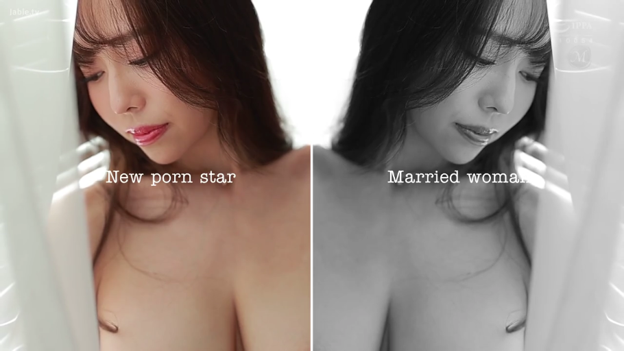 迷離 · 中景 · 展示身材 · 窗前 · グレー タイトスカート · 站立侧身 · 艺术字幕