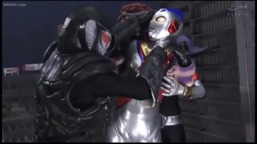 中景 · 漆皮紧身衣 · 城市楼顶