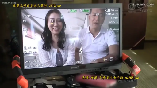 室内 · 座り姿勢 · 微笑 · カメラに向かって · カジュアルウェア · 显示器 · 撮影現場 · 监视器画面