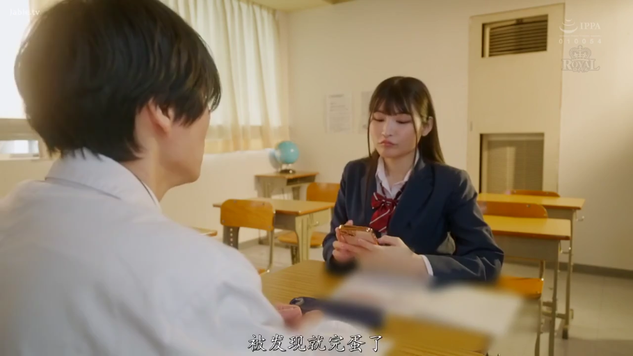 全身 · 职业装 · 抽插 · 公共场所 · 呻吟 · 公共厕所 · 站立后入式 · 厕所门板