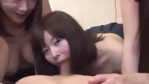 室内 · 校服 · 脸部 · 专注 · 口交 · 趴姿 · 多人