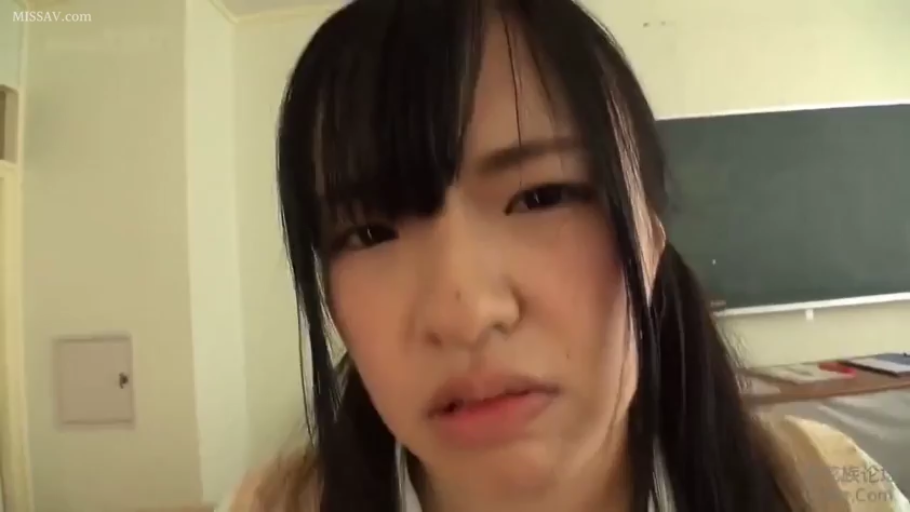 Classroom · Face · Stare · 黑板 · Twin tails · 正面 · 学生服 · 嫌弃