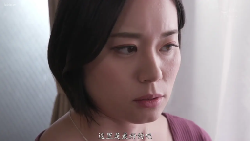 室内 · 忧郁 · 脸部特写 · 注视 · 紫色上衣 · 侧头 · 剧情截图