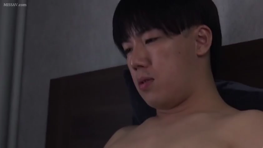 脸部特写 · 暗室 · 裸体 · 性兴奋 · 男性角色 · 嘴巴微张 · 头部微侧