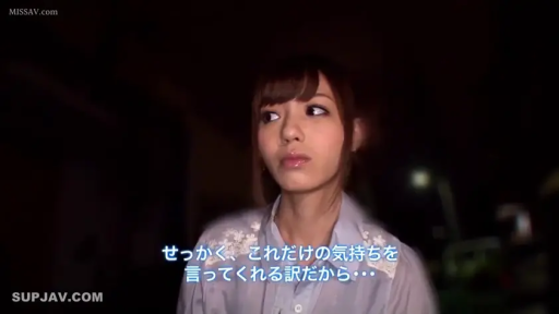 站立 · 交流 · 中景特写 · 户外夜晚 · 浅蓝色绣花衬衫