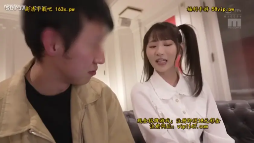 自然 · 房间 · 对话 · 并排而坐 · 卡其色夹克 · 双人半身 · 男性打码