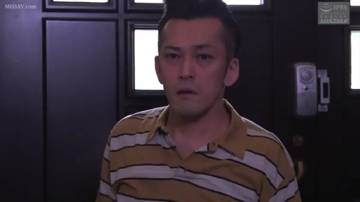 站立 · 顔のクローズアップ · 注視 · 门口 · ストライプTシャツ · 衝撃 · 男性角色