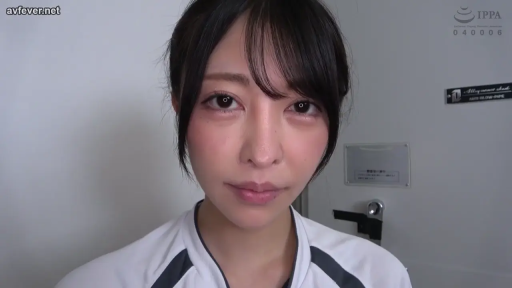 室内 · 委屈 · 脸部特写 · 站立 · 注视 · 高清 · 运动服