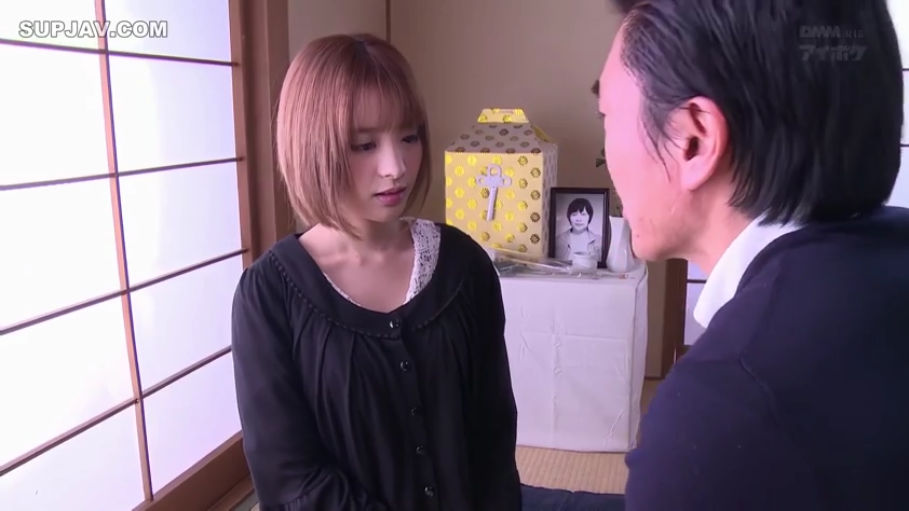 忧郁 · 和室 · 中景 · 谈话 · 面对面 · 黑色衬衫 · 遗像 · 日本