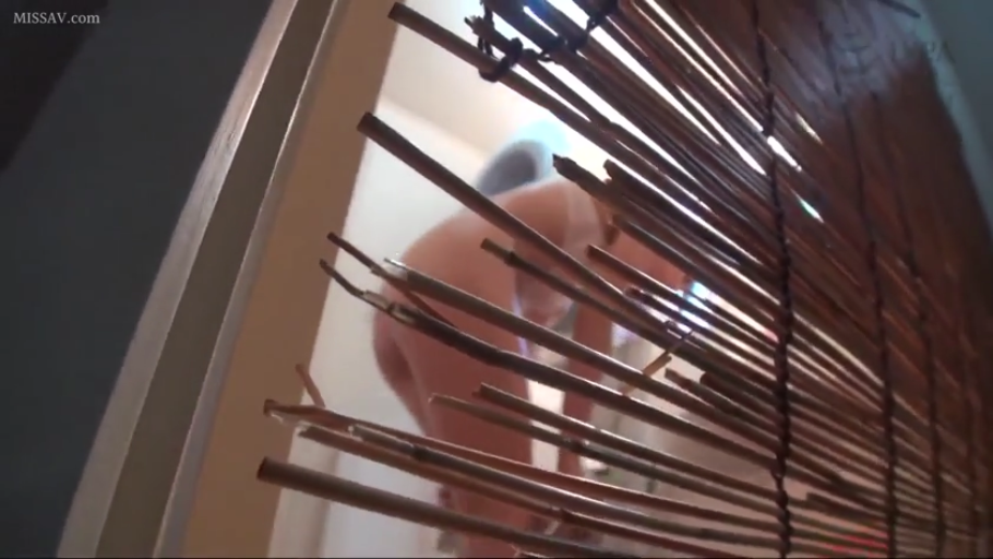 室内 · 全裸 · 臀部 · 弯腰