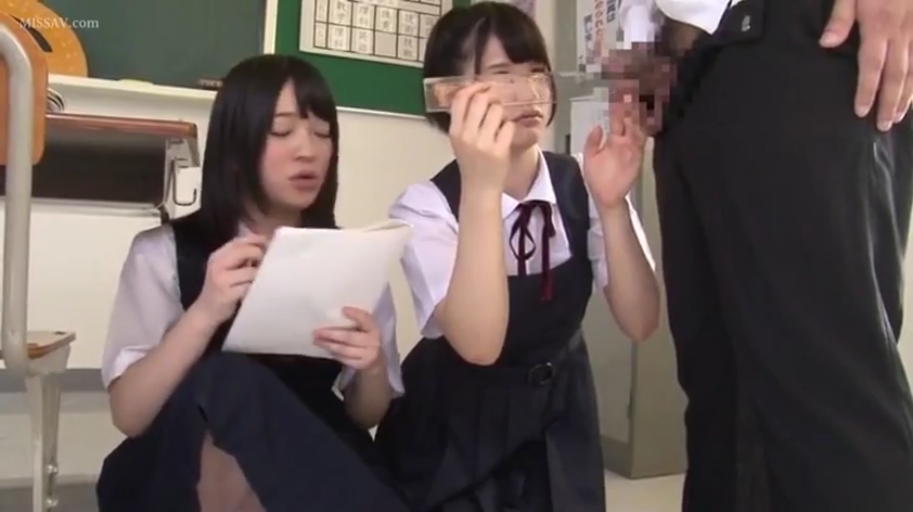 教室 · 专注 · 马赛克 · JK制服 · 跪地 · 下体特写 · 测量 · 直尺