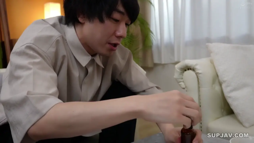 半身 · 衬衫 · 房间