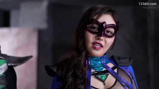 室内 · 顔 · 站立 · 微笑 · 注視 · アジア人 · 面具 · 角色扮演服