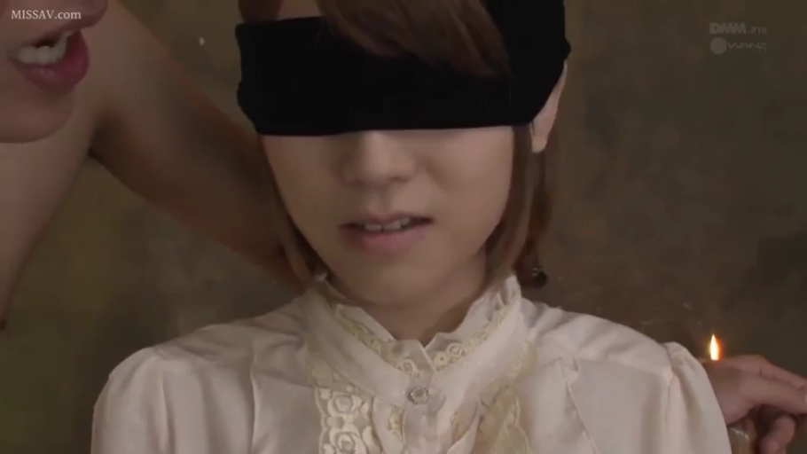 室内 · 痛苦 · 头部 · 正面 · 白色蕾丝衬衫 · 蒙眼滴蜡 · 蜡烛眼罩