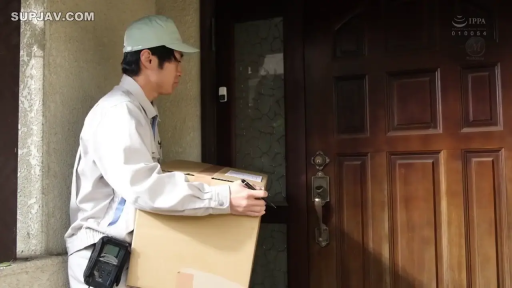 站立 · 中景 · 工作服 · 门口