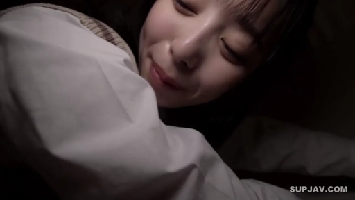 白衬衫 · 暗室 · 寝姿 · 受動 · 恐怖 · 阴影 · 眼神特写