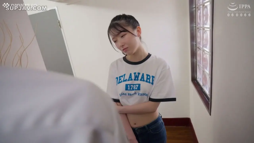 室内 · 委屈 · 站立 · T恤 · 等待 · 生活化