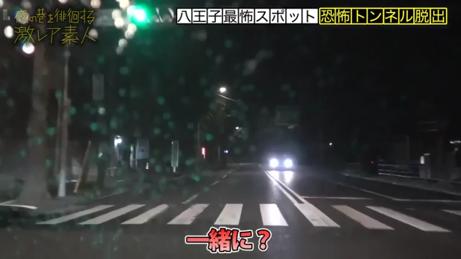 跪坐 · 卧室 · 全景 · 毛衣 · 床 · 自然 · 互动 · 男女