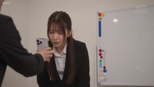 办公室 · 站姿 · 平静 · ビジネススーツ · いいえ · 携帯電話 · 撮影 · 制服诱惑