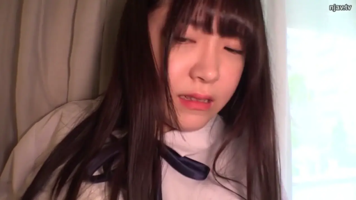 室內 · 面部 · 憂鬱 · 站立 · 制服 · 痛苦 · 抽泣