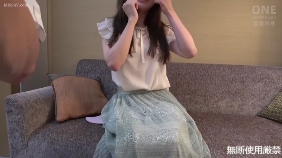 室内 · 浅青色蕾丝长裙