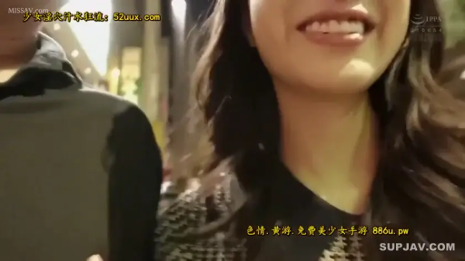 坐姿 · 交谈 · 办公室 · 中景 · 微笑 · 职业装 · 职场 · 水杯
