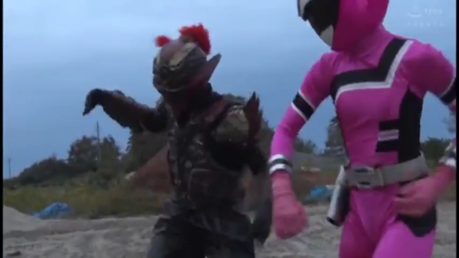 中景 · 户外 · 腰带 · 奔跑 · 战队服 · 战斗 · 戴面具 · 特摄