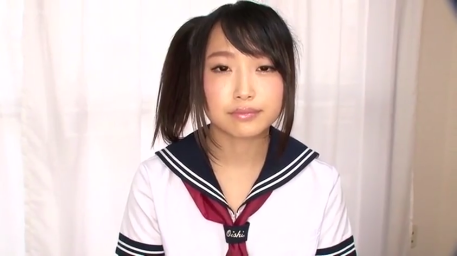 室内 · 忧郁 · 正坐 · 水手服 · 注视镜头 · 胸部以上 · 黑发