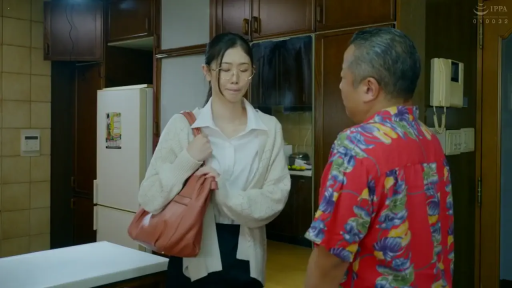 Serious · Role-playing · Standing Posture · 全景 · Business attire · Laptop · Eye contact · Kitchen