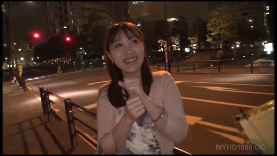 投入 · 马赛克 · 跪姿 · 走廊 · 浅色背心 · 手交 · 侧面全景