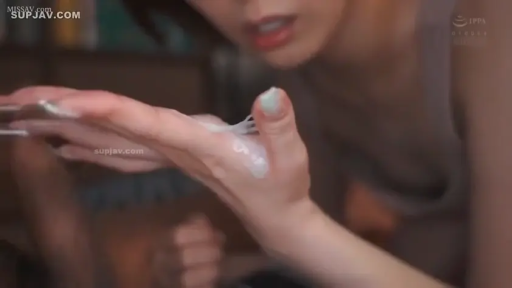 Indoor · 专注 · 精液 · Sleeveless vest · 展示精液 · 手掌特写 · 伸出手掌