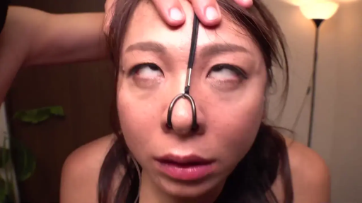 室内 · 坐姿 · 面部 · 裸体 · 特写 · 调教 · 阿嘿颜 · 鼻环