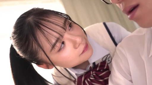 室内 · 俯身 · 眼镜 · 脸部特写 · 凝视 · JK制服 · 温柔 · 日系