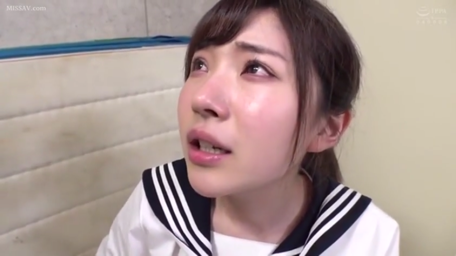 室内 · 白大褂 · 面部 · 俯身 · 沉思 · 忧郁 · 粉色颈圈 · 女性