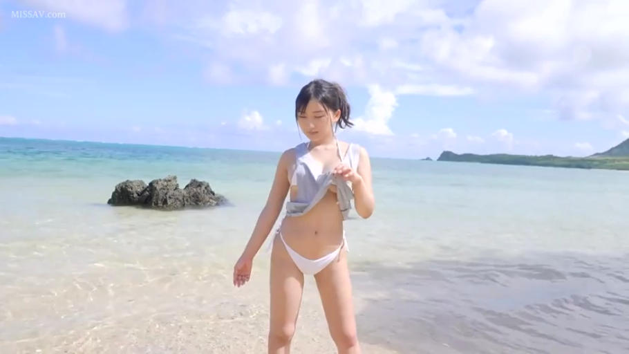 全身 · 比基尼 · 站立 · 自然 · 撩衣 · 海边