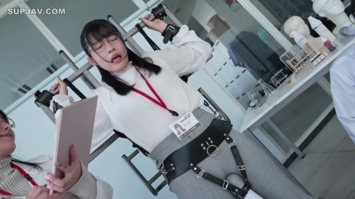 工牌 · 束缚架 · 实验室 · 震动棒使用中 · 站立束缚 · BDSM主题 · 痛苦张口