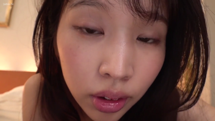 室内 · 俯身 · 脸部 · 迷离 · 床 · 裸体 · 清纯 · 嘟嘴