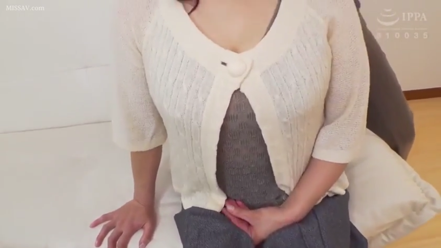 多种服饰 · 封面海报 · 多样 · 日文字幕 · 虚拟界面 · 内容展示