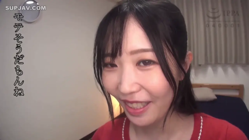 Bedroom · Smile · 面部特写 · 居家 · Sit properly. · 谈话 · Red sweater · 珍珠项链