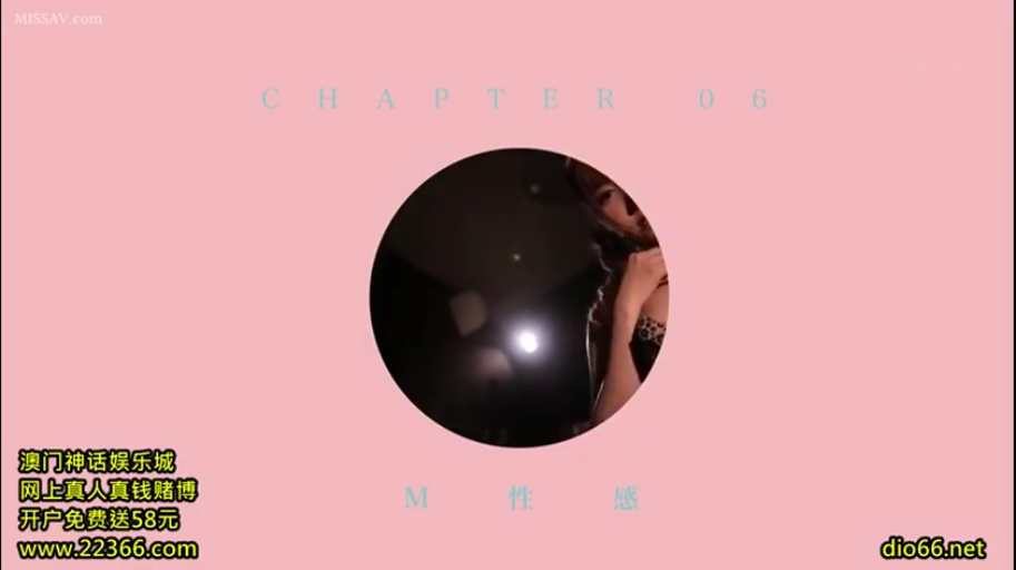 室内 · 俯身 · 蕾丝内衣 · 诱惑 · 上半身特写 · 拍摄 · 视频截图